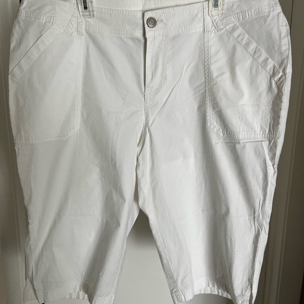 Lane Bryant White Capri NWOT Size 20